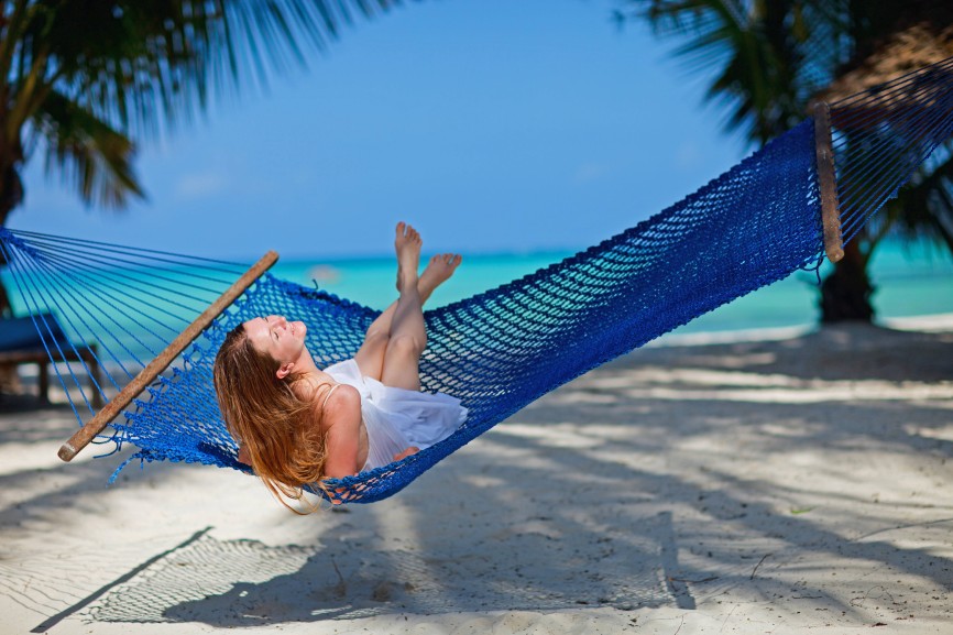 eine junge huebsche Frau liegt in einer Haengematte am tropischen Strand a young attractive woman lying in a hammock at tropical beach BLWS269796 -  - a Boy pretty Woman is in a Hammocks at tropical Beach a Young Attractive Woman Lying in a Hammock AT Tropical Beach