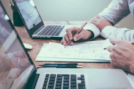 Trotz fortschreitender Digitalisierung äußert gut jedes zweite Unternehmen Probleme mit der digitalen Transformation.