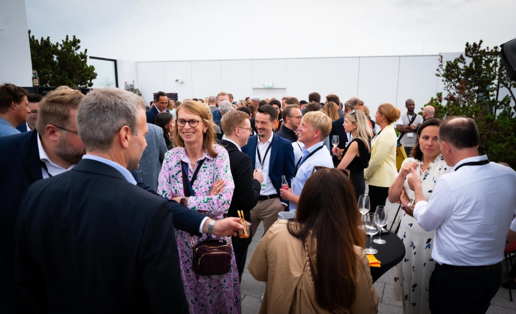 Im Anschluss an die Preisverleihung ging es für alle Gäste zur Party auf die Dachterrasse. ©Foto Vogt