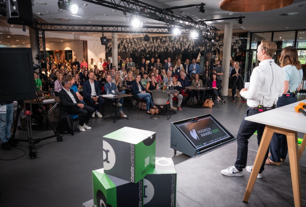 Zum zweiten Mal nach 2022 wurden die Gewinner des Marken-Award in der Townhall der Handelsblatt Media Group in Düsseldorf gekürt. ©Foto Vogt