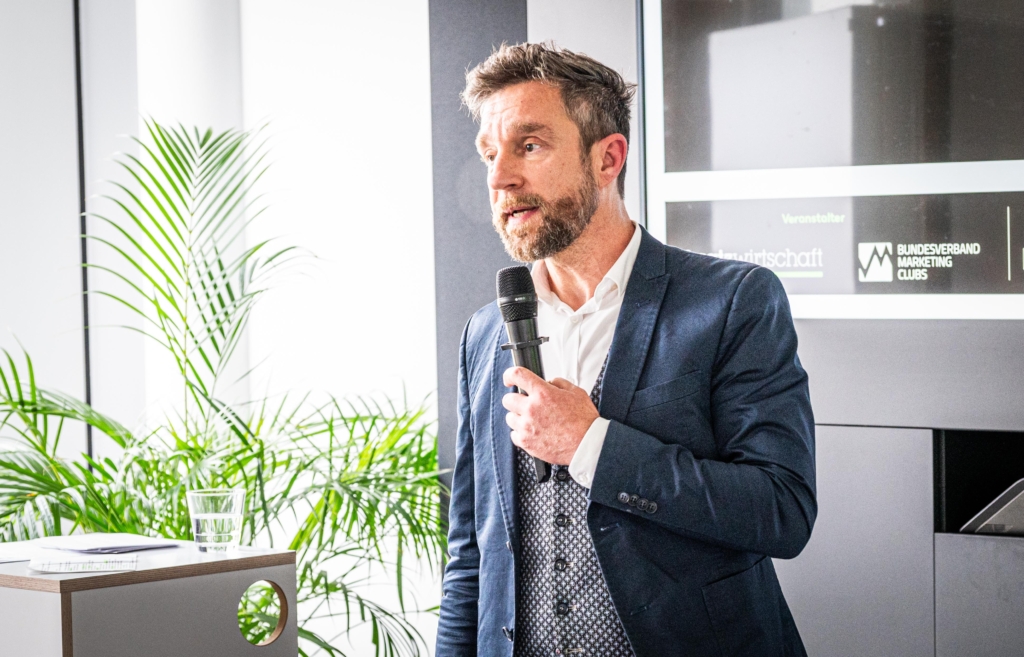 „Kann Nachhaltigkeit mich differenzieren? Absolut", sagt Niels Klamma, Head of Marketing Lexus Deutschland. (©Foto Vogt)
