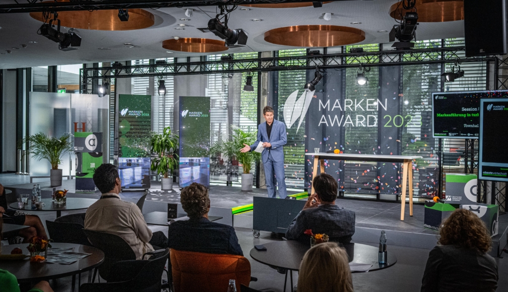 Dabei könnte die Psychologie der Bahn helfen: "Markenliebhaber sind Menschen, die ein Stück weit das Rationale ausblenden", so Kornmann. (©Foto Vogt)