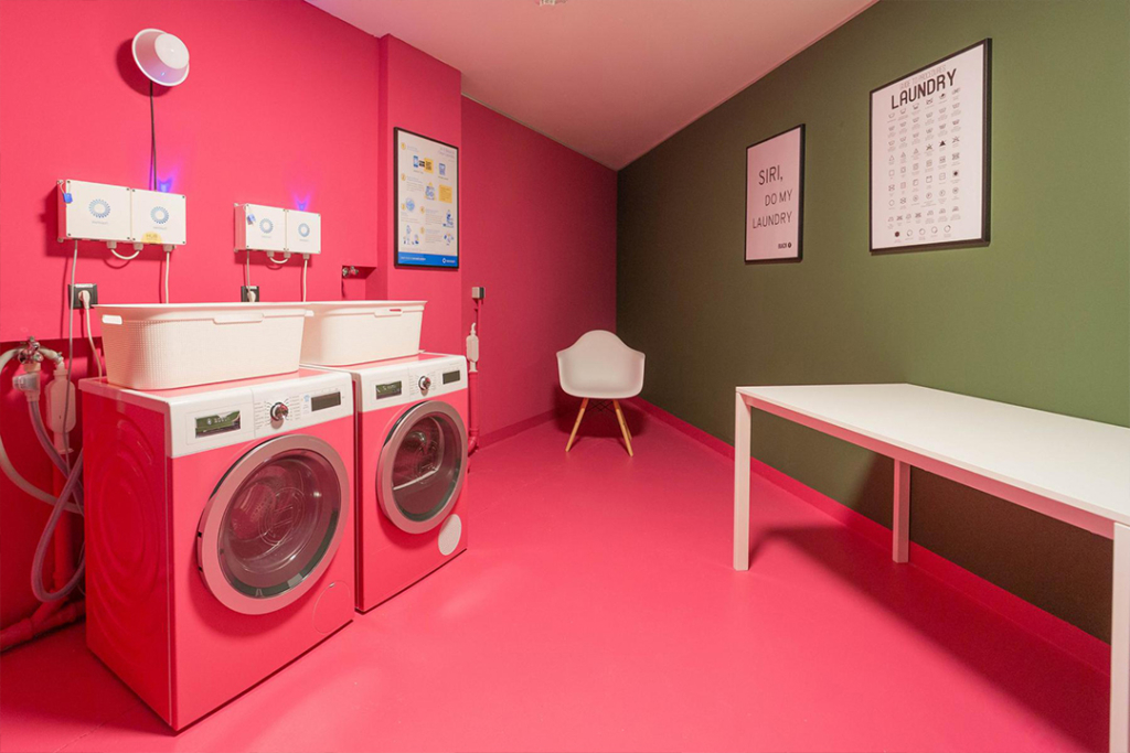 serviced-apartments-header_c_Black-F