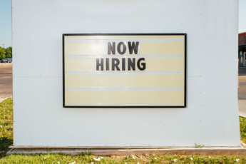 Personalmangel_c_Stocksy