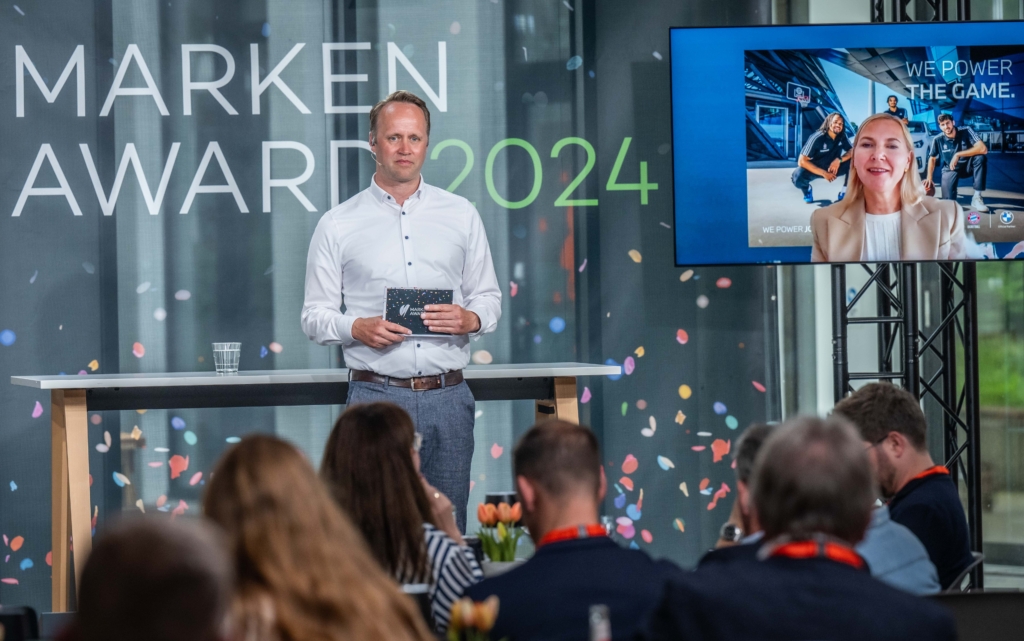 Jennifer Treiber-Ruckenbrod, Leiterin Marketing BMW Deutschland, war per Video zugeschaltet, um von einem innovativen Marketingprojekt mit den Bundesliga-Basketballern von Bayern München zu berichten. „Wir haben das gesamte Spielfeld mit einem digitalen Glasboden in ein riesiges Display verwandelt. So wurde BMW als Marke nicht nur am Spielfeldrand erlebbar, sondern wir waren mitten im Spiel.“ (© Foto Vogt)