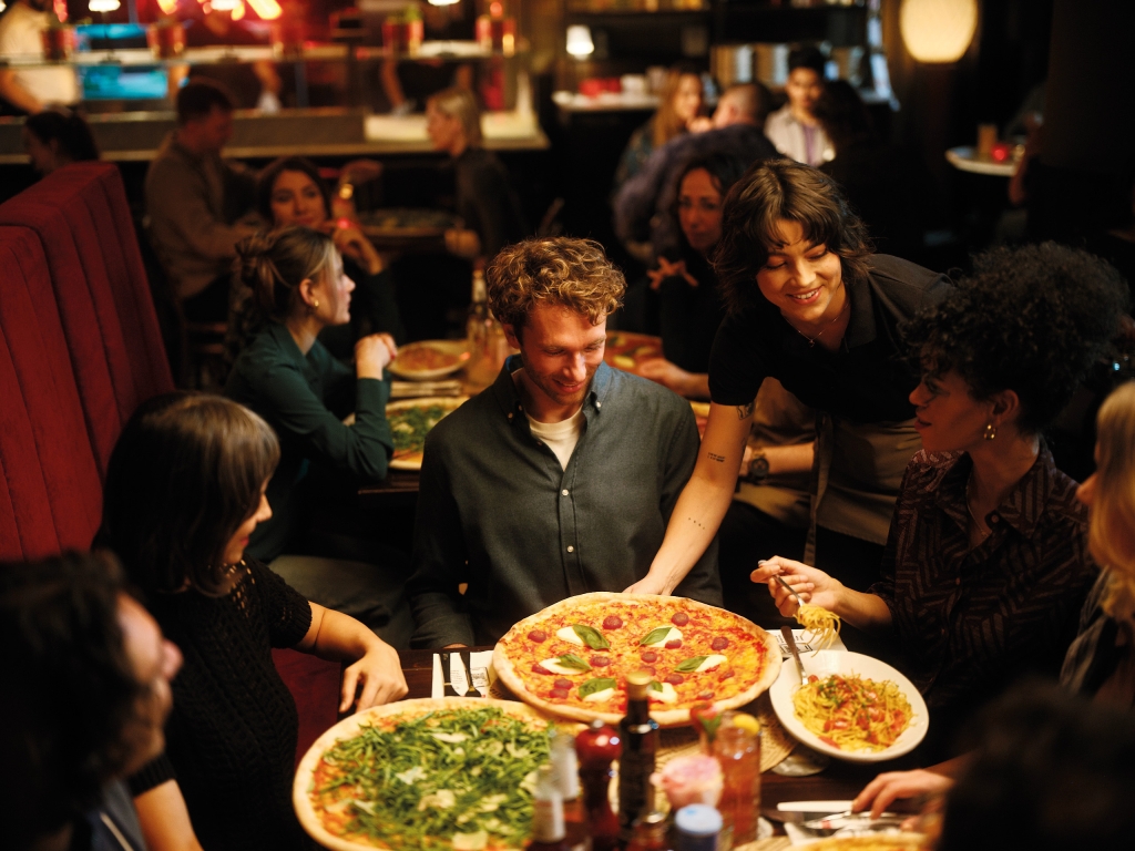 250218_MT_LOSTERIA_03_HERO_TABLE_363_CMYK