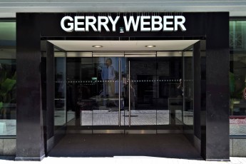 Gerry Weber ist seit langem in der Krise. Bereits 2023 schloss das Unternehmen 122 seiner 171 eigenen Läden und Outlets in Deutschland.