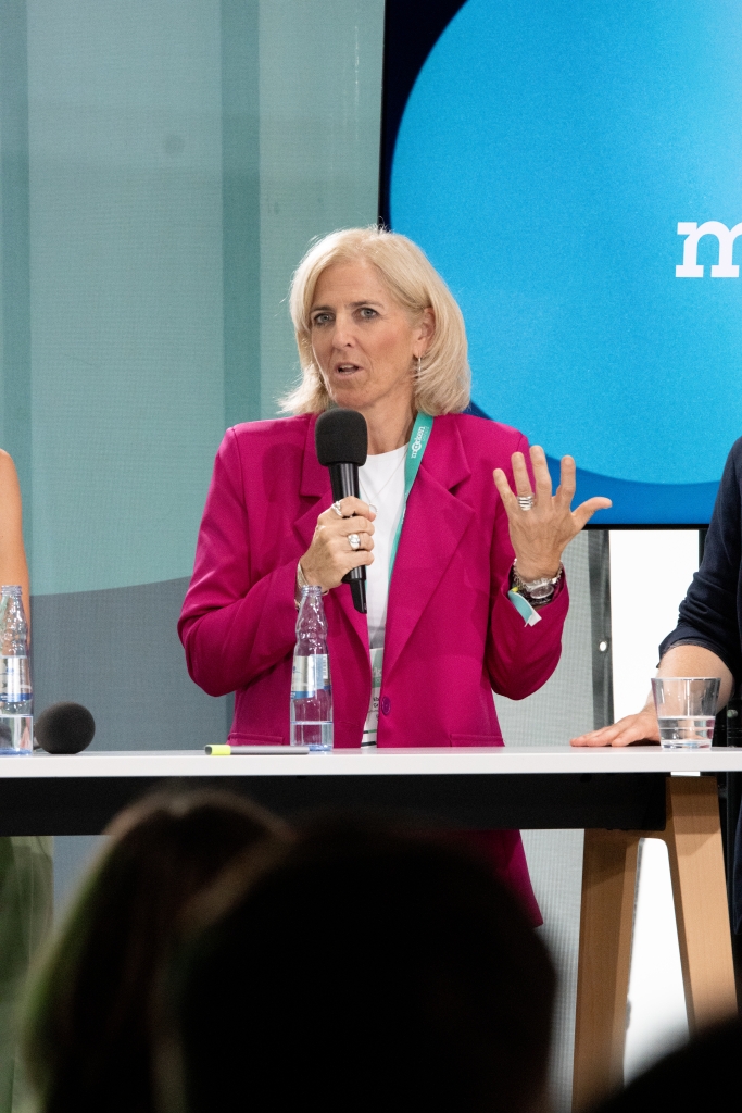 „Wer ist der Customer?“ – diese zentrale Frage stellte Ebba Grebe, CMO und Member of the Board bei Melitta Europa, zu Beginn der Session. (© Uta Wagner, Lukas Oberbeul / absatzwirtschaft)