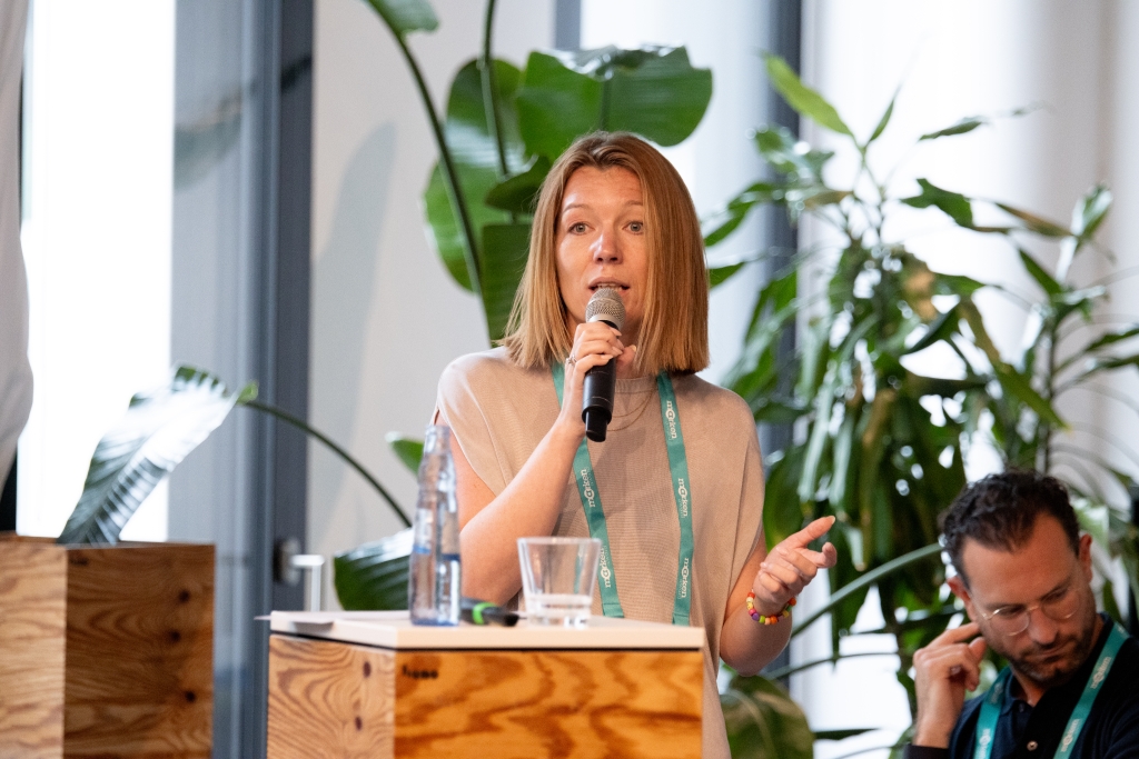 Die Studie zeigt, wie wichtig insbesondere das Thema Emotionen im Marketing ist. „Dennoch sehen wir in Deutschland im internationalen Vergleich 20 Prozent weniger emotionale Werbebotschaften“, sagte Kalner und ergänzte: „Dafür finden wir hier mehr rationale Botschaften.“ Aber … (© Uta Wagner, Lukas Oberbeul / absatzwirtschaft)