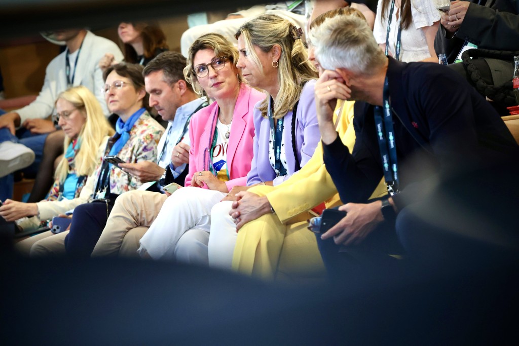 Brandwatch hat ein Chatbot-basiertes Tool entwickelt, das Marken beim Social Listening und der Analyse der Daten unterstützt. (© Uta Wagner, Lukas Oberbeul / absatzwirtschaft)