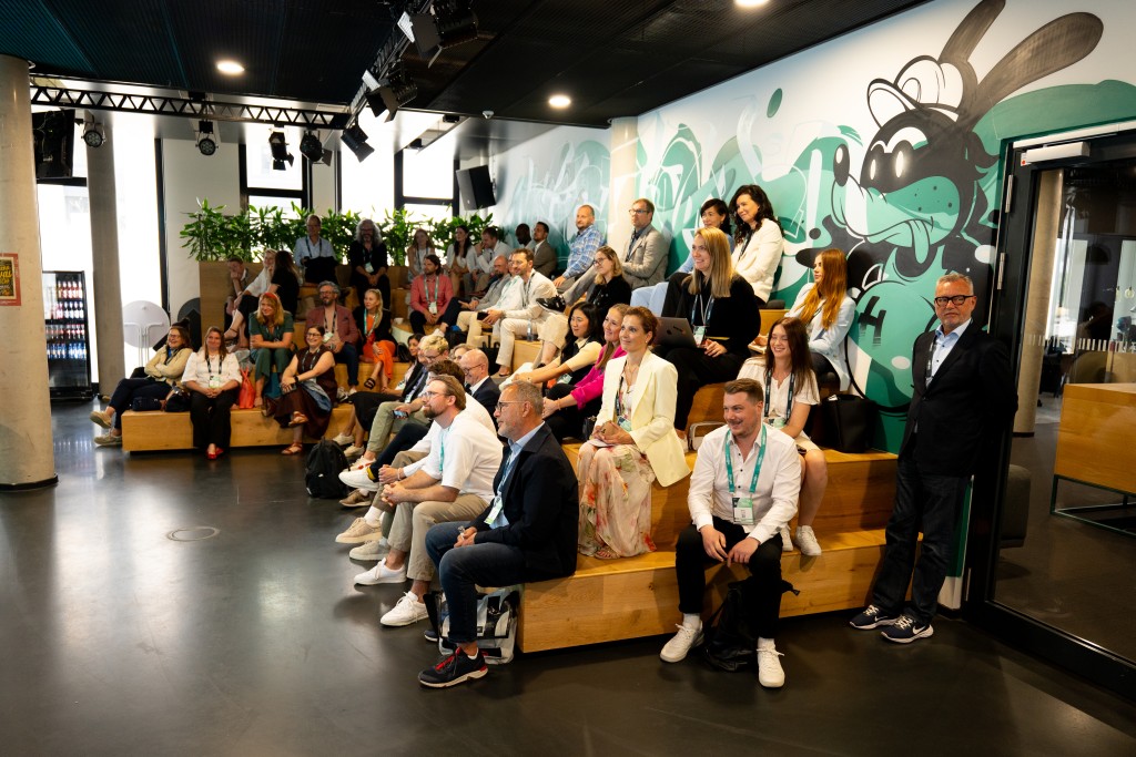 Das Interesse an der Session zur Wirkung von Social Media ist groß. (© Uta Wagner, Lukas Oberbeul / absatzwirtschaft)