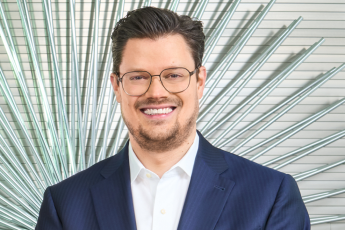 Die Brauerei C. & A. Veltins, Meschede-Grevenstein, beruft Fabian Veltins am 1. Juli 2025 zum Geschäftsführer Marketing.