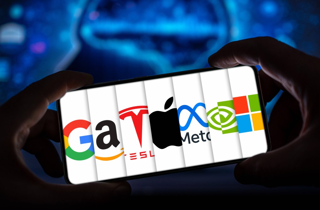Largest American technology companies displayed on mobile device Largest American technology companies displayed on mobi