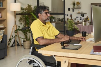 Serious graphic designer in wheelchair drawing on tablet in home office model released, Symbolfoto property released, DSHF02114