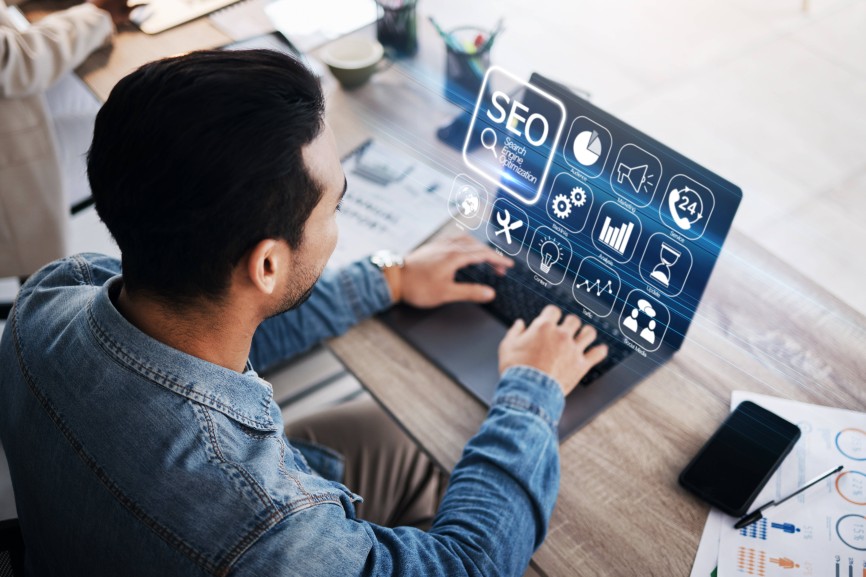 SEO-Optimierung wird zum Auslaufmodell. Die neuen Methoden heißen GEO, AIO oder LLMO – und meinen doch alle das Gleiche. Marken und ihre Mitarbeitenden müssen sich damit auseinandersetzen, wie ihnen diese KI-Optimierung gelingt.