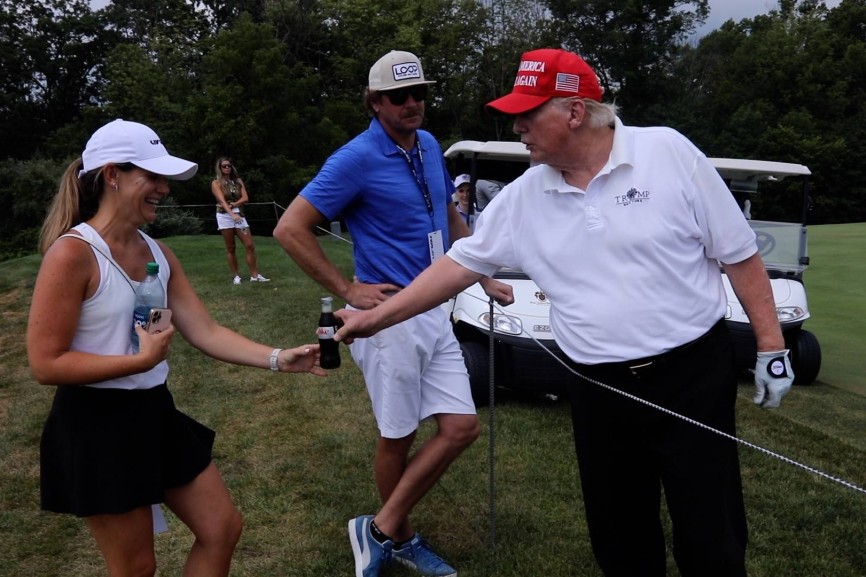 Golf: LIV Golf-Practice Round July 28, 2022 Bedminster, NJ, USA President Donald Trump gives a Diet Coke to Kerri Dempsey of Hoboken as guests and volunteers followed golfers on the course at the LIV Pro Am Tournament at Trump National in Bedminster, NJ on July 28, 2022. North Jersey NJ USA, EDITORIAL USE ONLY PUBLICATIONxINxGERxSUIxAUTxONLY Copyright: xChrisxPedotax 18764178