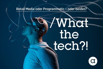 What the Tech: Retail Media Programmatic - Header - Mensch mit Kabeln am Kopf Motiv What the Tech