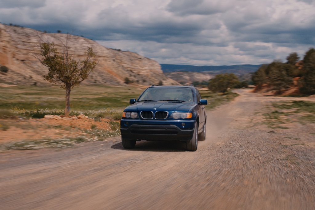 BMW und Jung von Matt präsentieren iX3-Kampagne: Tradition trifft Aufbruch