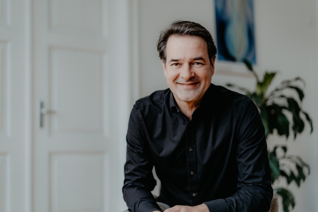 Christian Genkel vom KI-Entwicklungsstudio Erason mahnt an, die KI und ihre Ergebnisse immer zu hinterfragen. (© Erason)