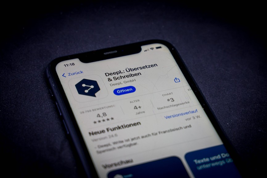Apple App Store auf einem iPhone. Nützliche Apps für jeden Tag – Fürs Nachschlagen – DeepL: Übersetzen und schreiben //