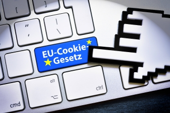 FOTOMONTAGE, Computertaste mit der Aufschrift EU-Cookie-Gesetz *** FOTOMONTAGE, computer button with the inscription EU Cookie Law