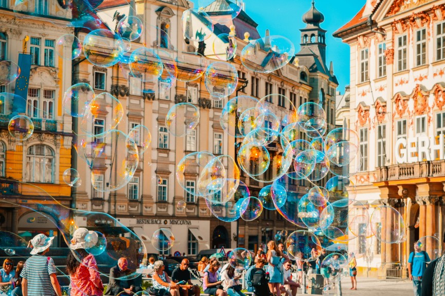 Jedes Unternehmen kann sich seine Brand Voice erschaffen: Diese einheitliche Markensprache umfasst die gesamte Kommunikation vom Newsletter über den Social-Media-Post bis zur Kampagne.