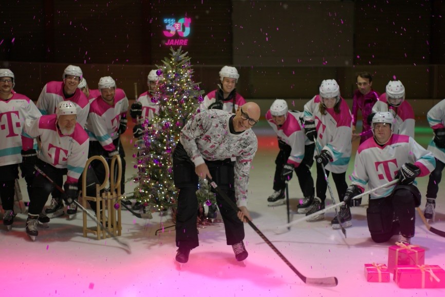 251209_Motiv2_Weihnachtsvideo_Tim-Höttges