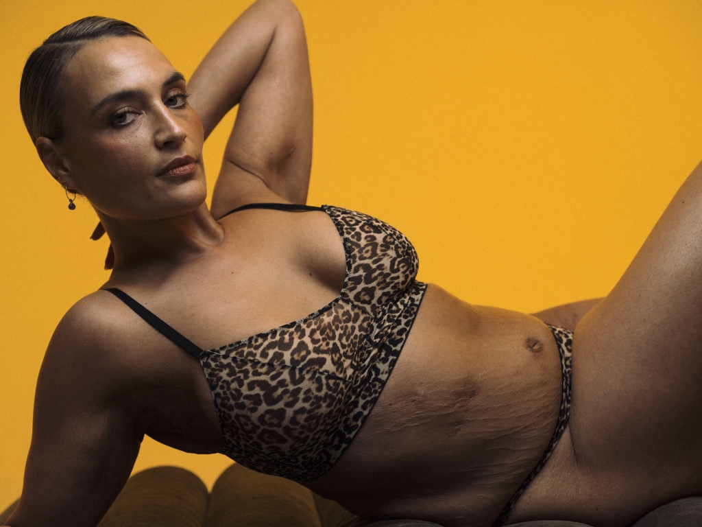 Mit der Kampagne "Nothing Butt Perfect" stellt die Marke Schönheitsideale in Frage (Credit: Understatement Underwear).