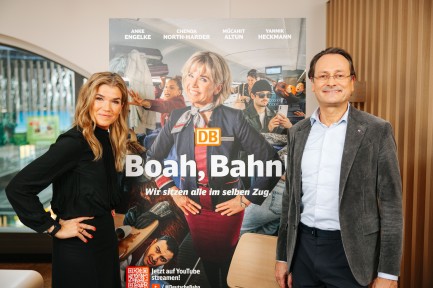 Vorstellung der DB Webserie „Boah, Bahn! Wir sitzen alle im selben Zug." im Hauptbahnhof in Frankfurt/Main. Anke Engelke und Dr. Michael Peterson, DB-Vorstand Personenfernverkehr