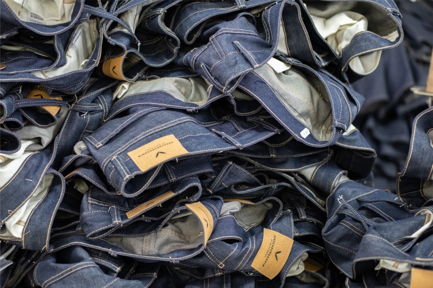 Das Mode-Start-up Manomama verkauft nachhaltige Jeans "Made in Germany".