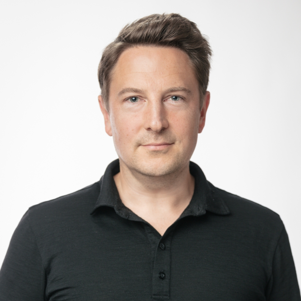„Unternehmen sind unsicher, wie viele Tools sie brauchen und welche. Es gibt nur in wenigen Bereichen Standards“, sagt Jens Krisinger, Director & Lead AI in Marketing Transformation bei Deloitte. (© Deloitte)