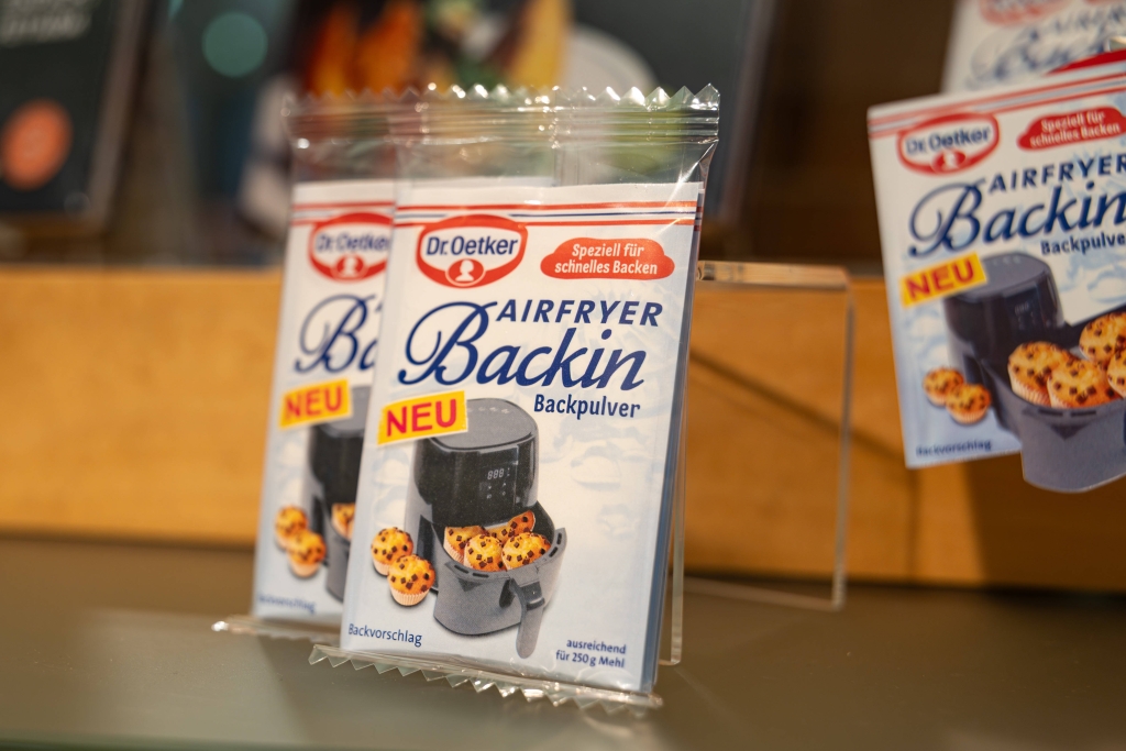 Airfryer-Backpulver von Dr. Oetker wird im Handel angeboten