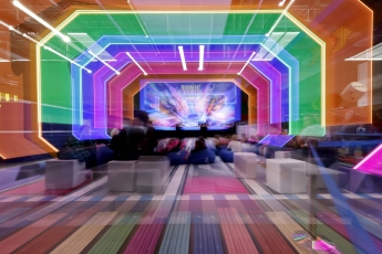 Das Gehirn wehrt sich gegen den digitalen Tsunami, indem es immer radikaler und schneller filtert. Für das Marketing ist das der ultimative Stresstest.