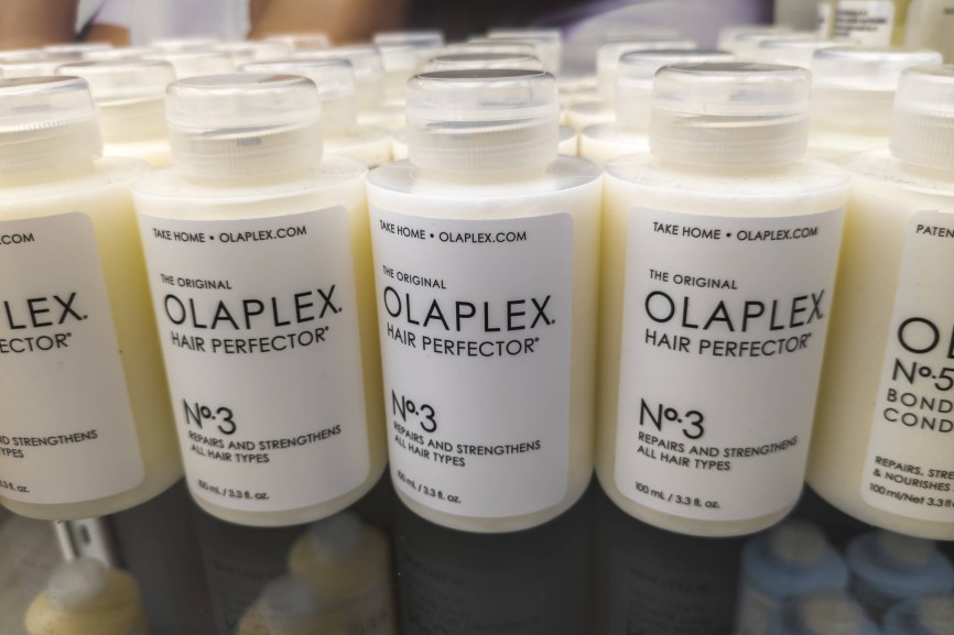 Olaplex, bekannt für Produkte gegen Haarschäden, gehört künftig zum Henkel-Konzern.