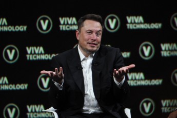 Elon Musk At The Viva Technology 2023 Fair – Paris Elon Musk and Publicis Groupe Chairman Maurice Levy speaks during the