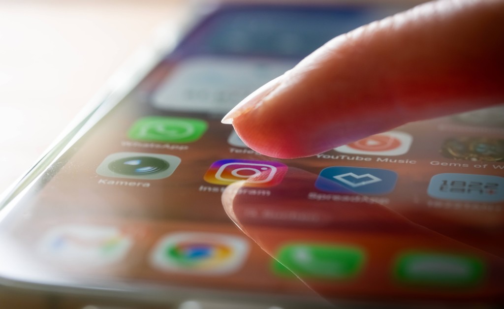 Karin Prien (CDU) fordert mehr Schutz für Kinder und Jugendliche auf Social Media.