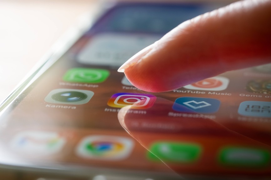 Karin Prien (CDU) fordert mehr Schutz für Kinder und Jugendliche auf Social Media.