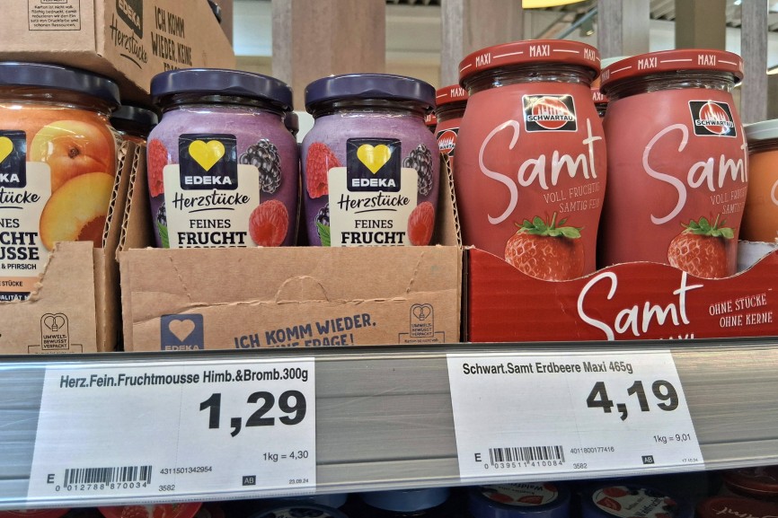 Nicht immer ist der Preisunterschied zwischen Eigenmarke und Marke derart groß. Trotzdem greifen Konsumenten verstärkt zur günstigeren Variante.