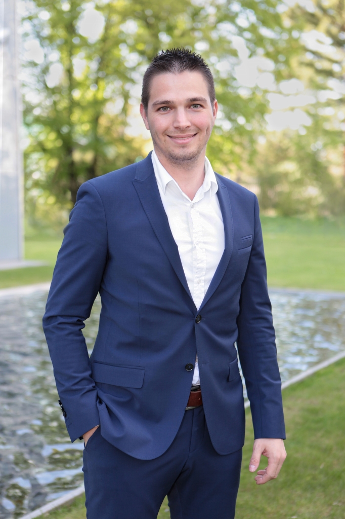 „Was wir erzählen müssen, ist, dass gebaut und nachhaltig gewirtschaftet wird – und wir so gemeinsam bezahlbaren, klimafreundlichen Wohnraum schaffen können“, sagt Manuel Wolf, Leiter Strategie, Marke & Governance. 